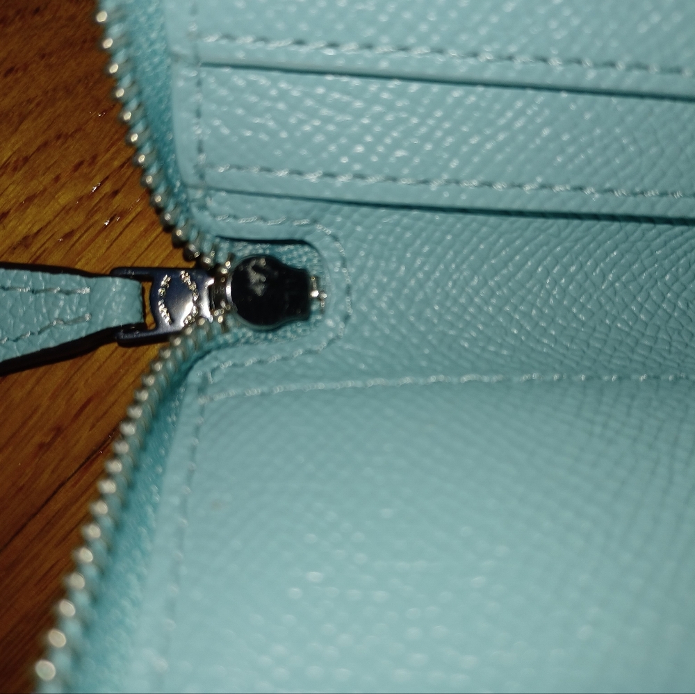 COACH MEDIUM ZIP AROUND WALLET - Picture 4 of 10